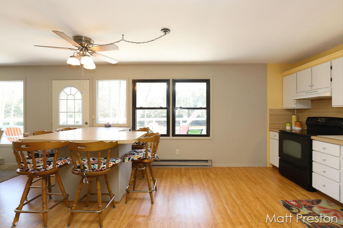 4948 Russell Road Newaygo, MI 49337 - Photo 15 of 47 Dining Area
