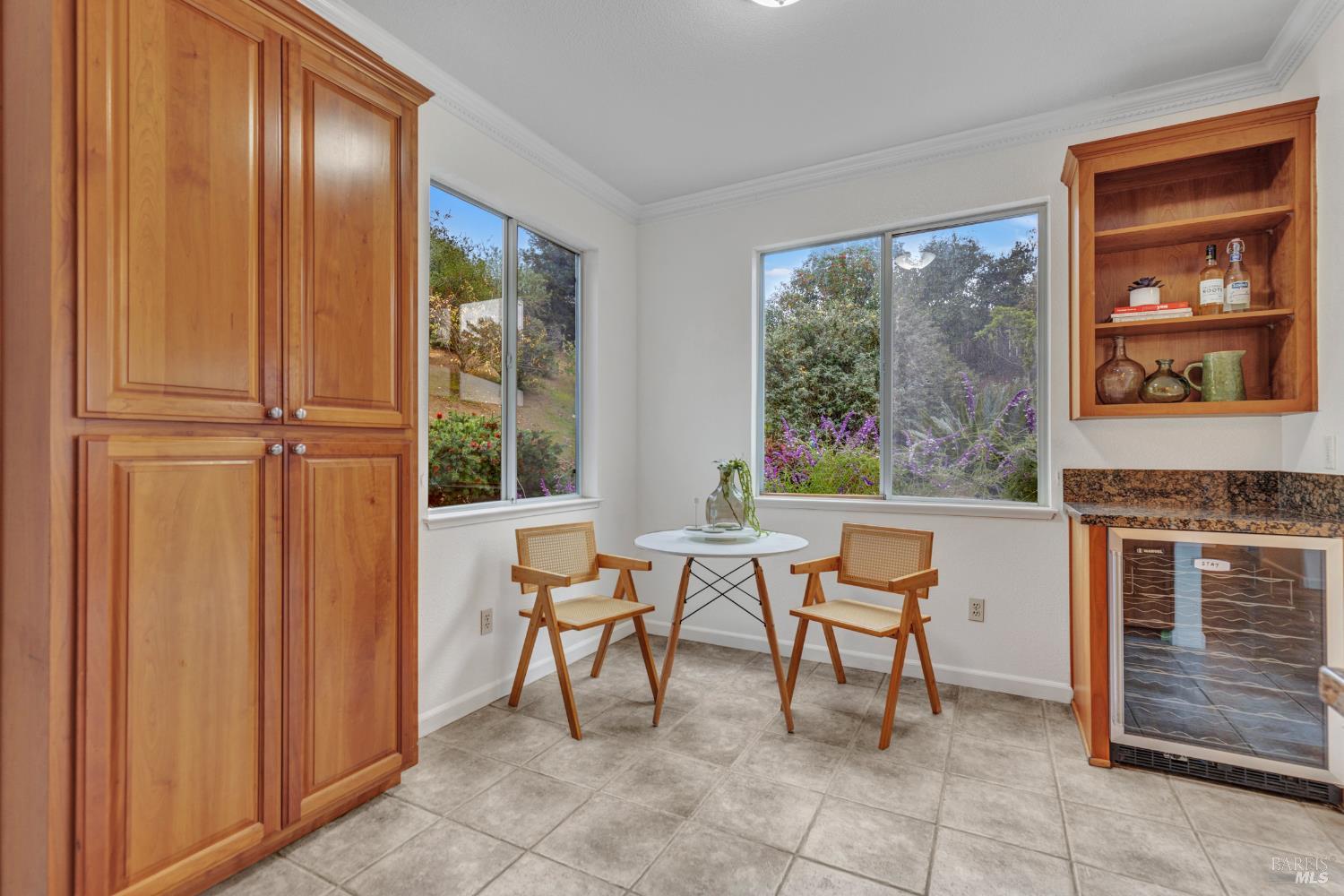 131 Sheila Court Vallejo, CA 94591 - Photo 8 of 36 Corner eat-in section,