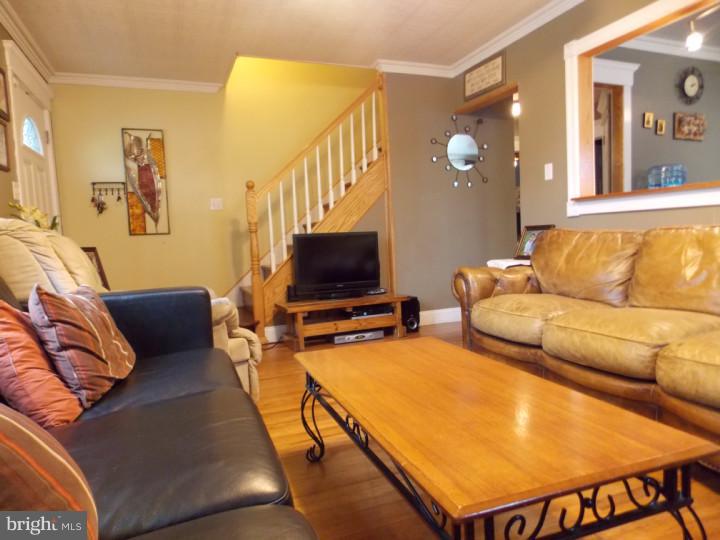 228 Upland Road Brookhaven, PA 19015 - Photo 2 of 25 Living Room
