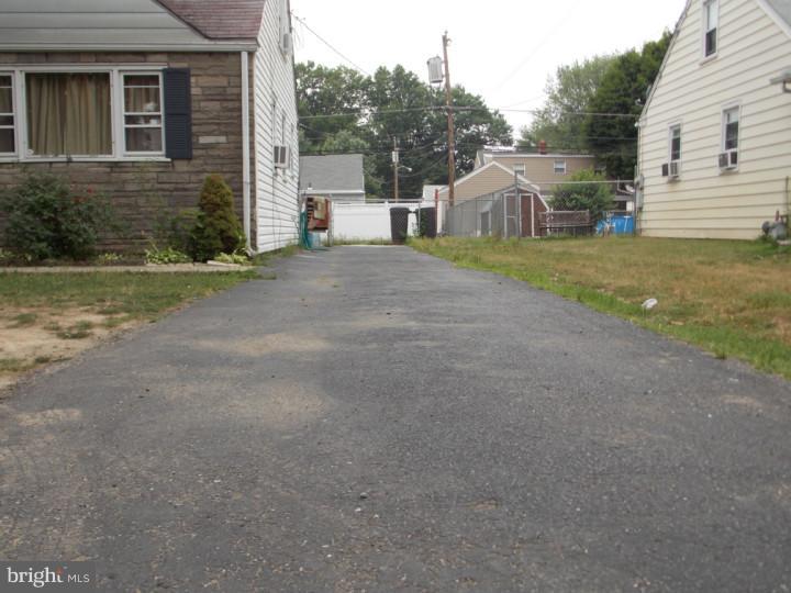 228 Upland Road Brookhaven, PA 19015 - Photo 24 of 25 Driveway