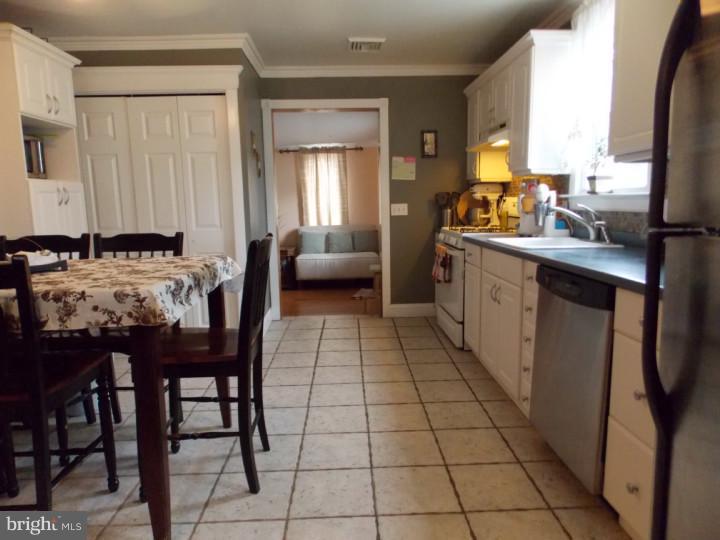 228 Upland Road Brookhaven, PA 19015 - Photo 7 of 25 Kitchen