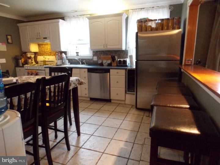 228 Upland Road Brookhaven, PA 19015 - Photo 8 of 25 Kitchen