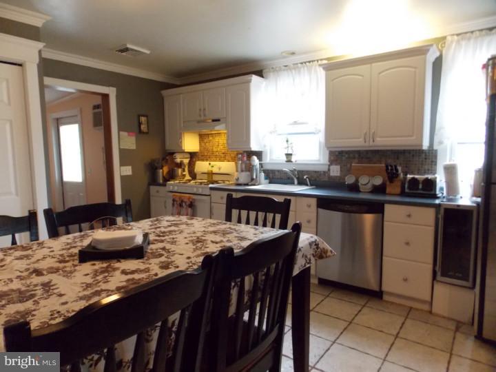 228 Upland Road Brookhaven, PA 19015 - Photo 9 of 25 Kitchen