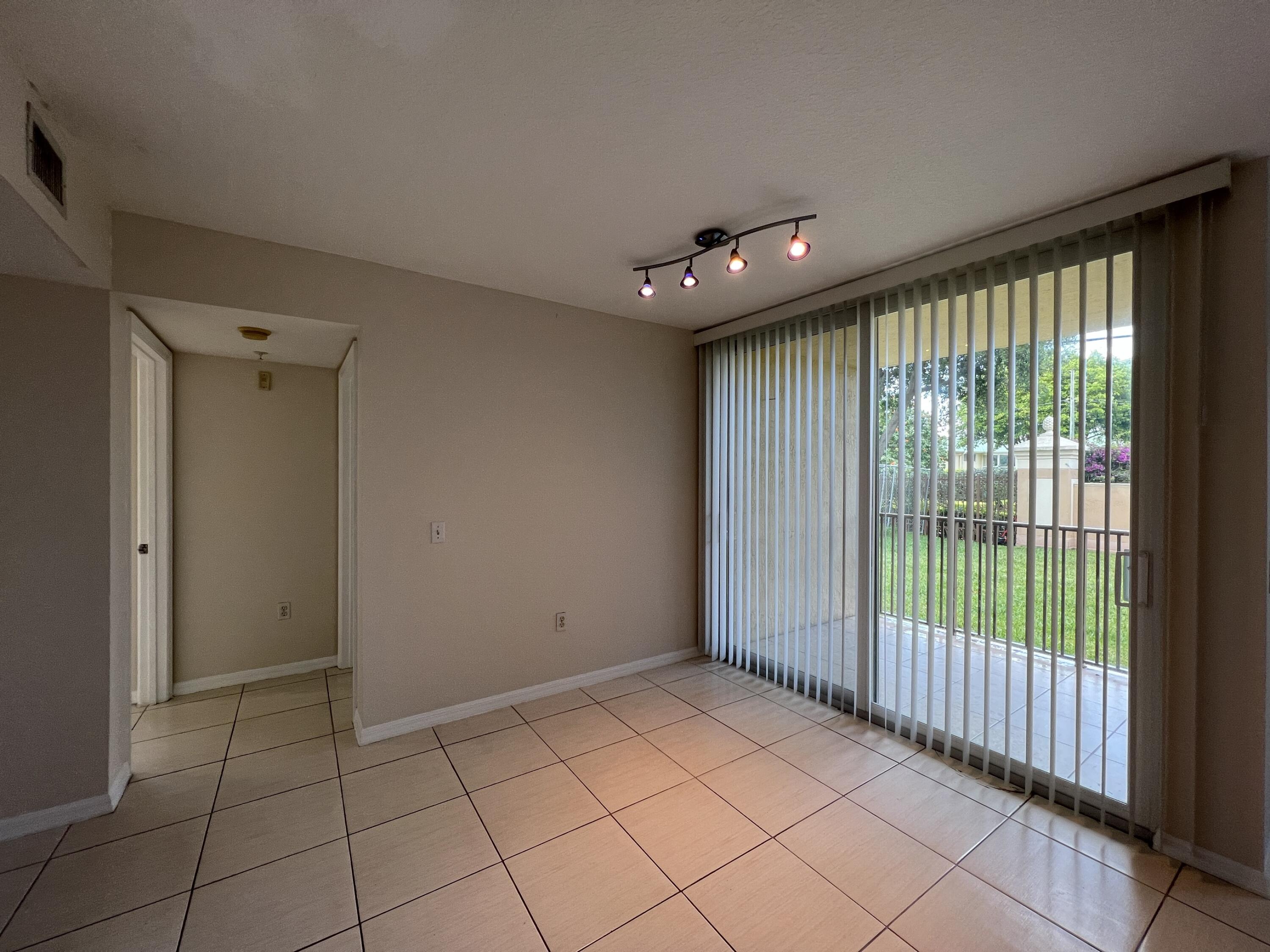 202 Villa Circle Boynton Beach, FL 33435 - Photo 4 of 5 original (4)