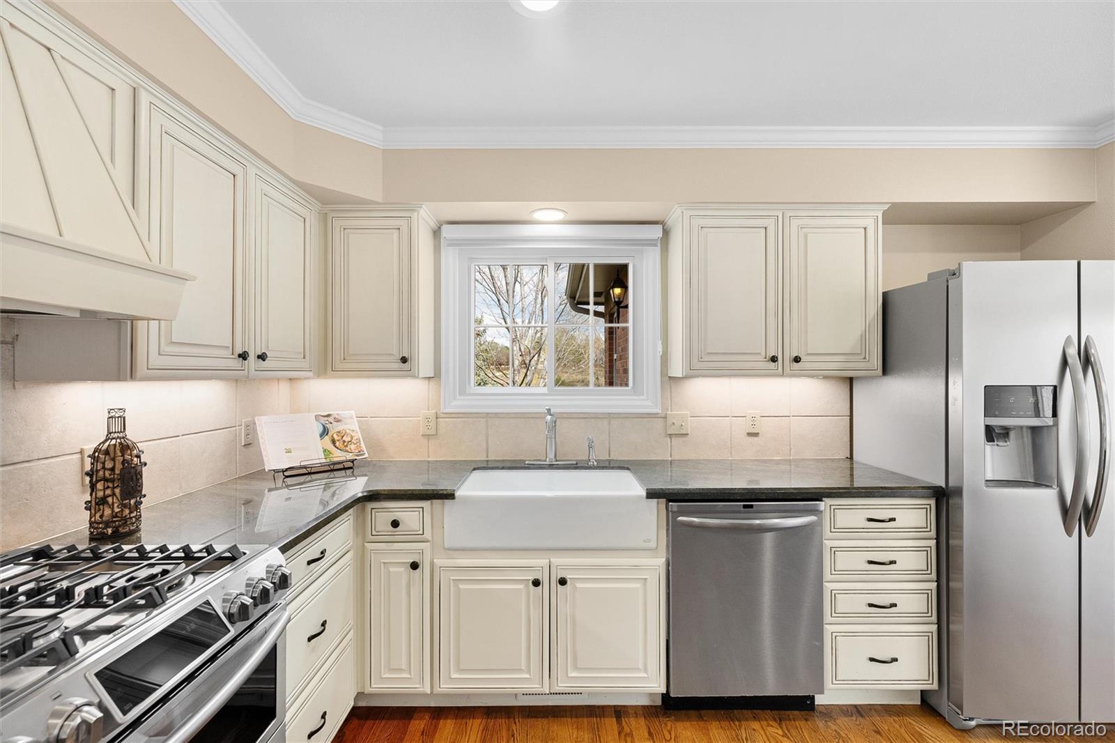 8926 Greenspointe Lane Highlands Ranch, CO 80130 - Photo 6 of 47