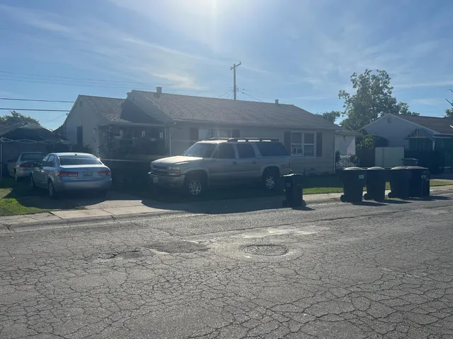 a view of back yard of the house