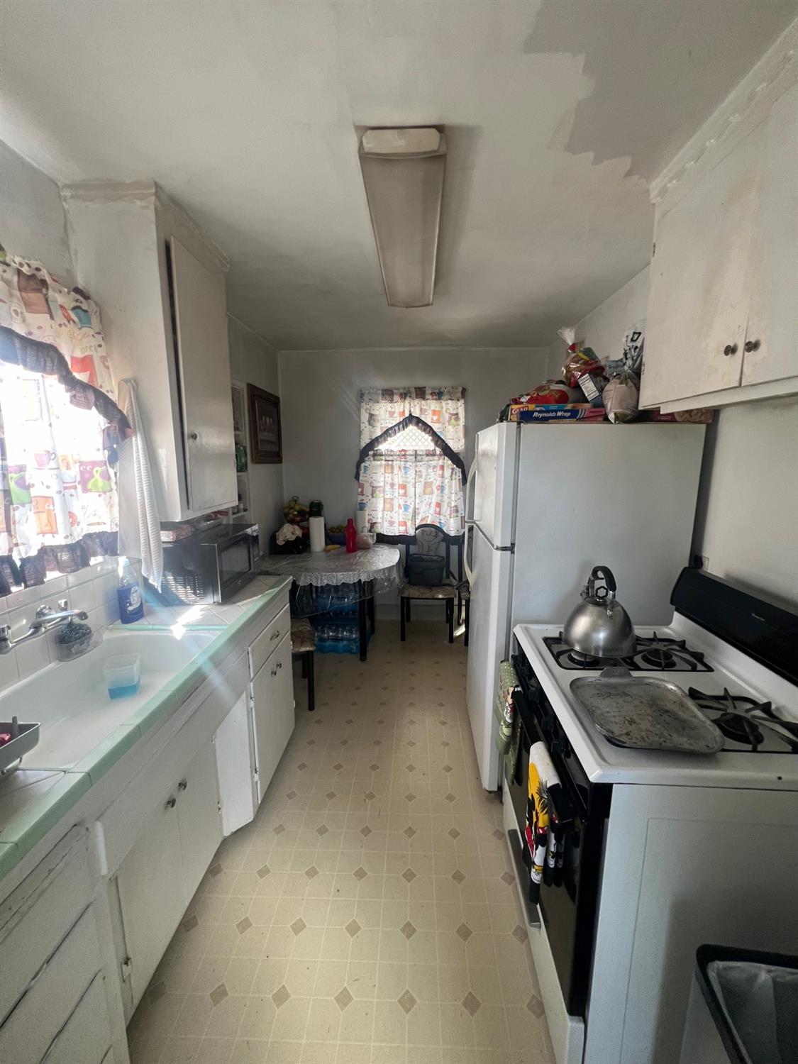5202 Thurman Way Sacramento, CA 95824 - Photo 10 of 24 a kitchen that has a sink and a stove
