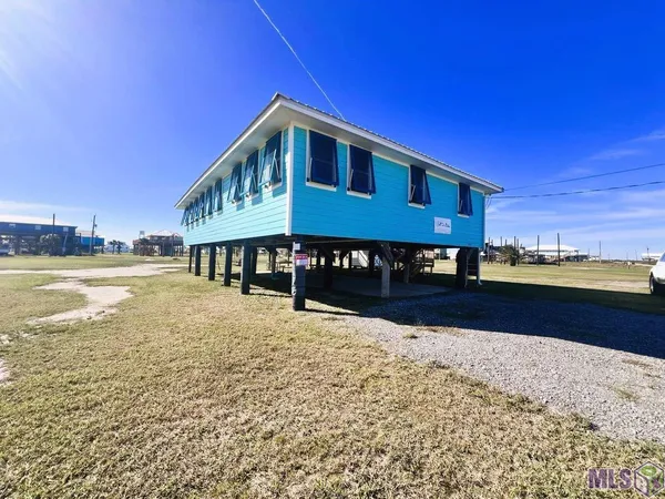 $299,500 | 121 Peach Lane, Grand Isle, LA 70358