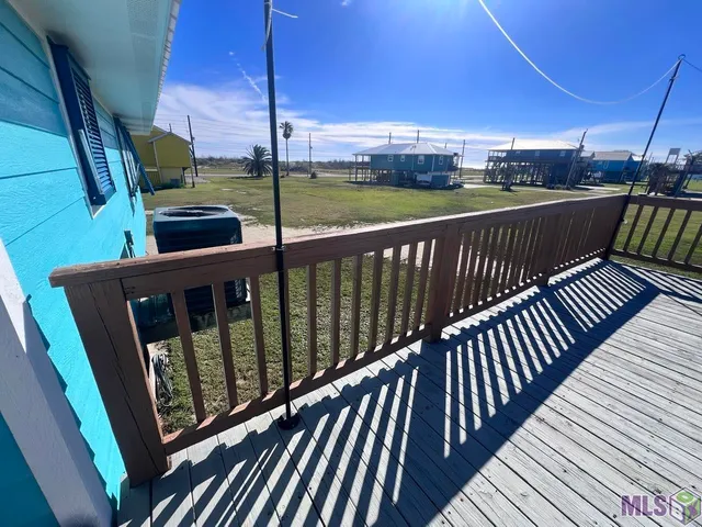 $299,500 | 121 Peach Lane, Grand Isle, LA 70358