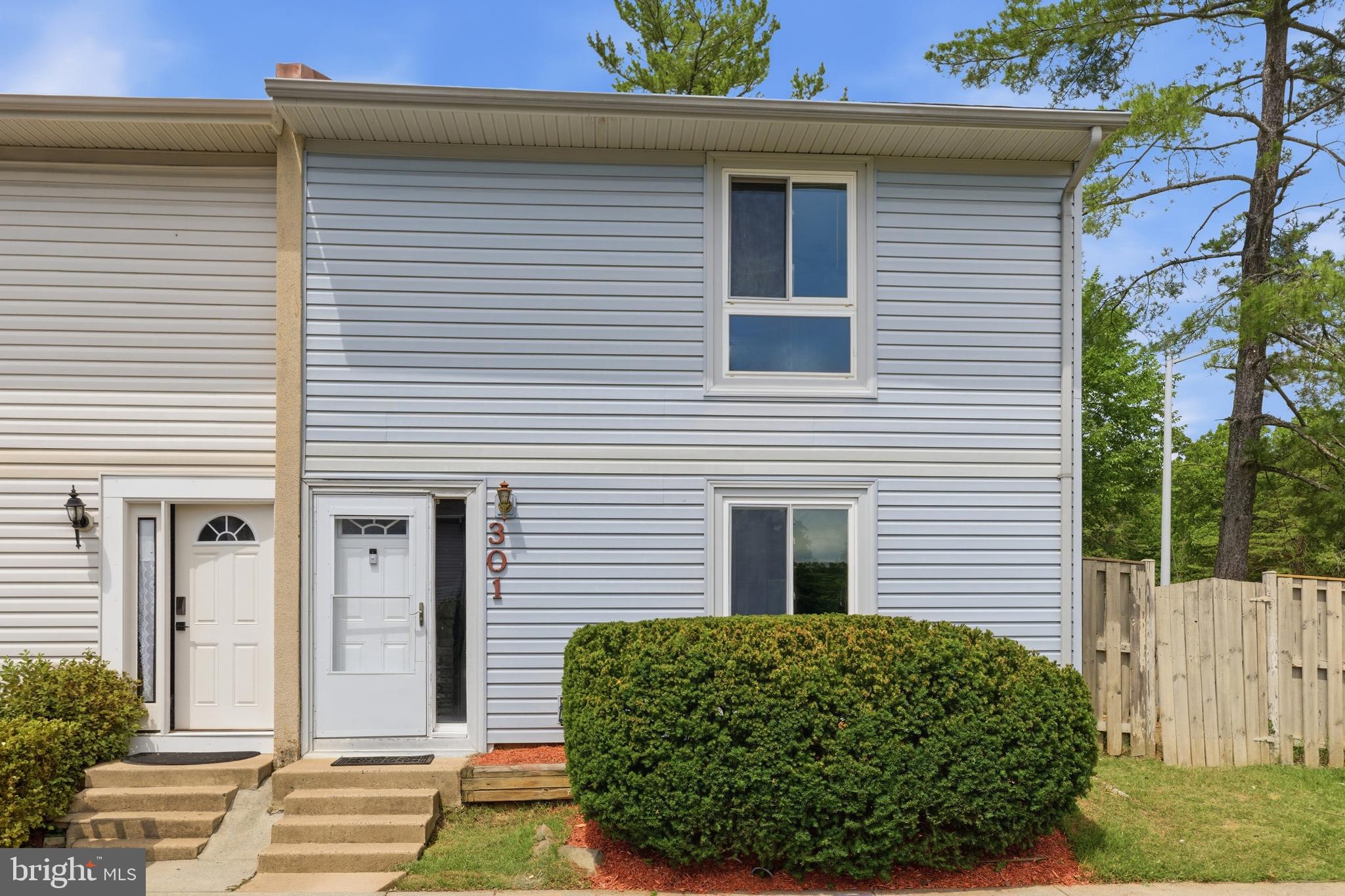 301 Reneau Way Herndon, VA 20170 - Photo 2 of 39