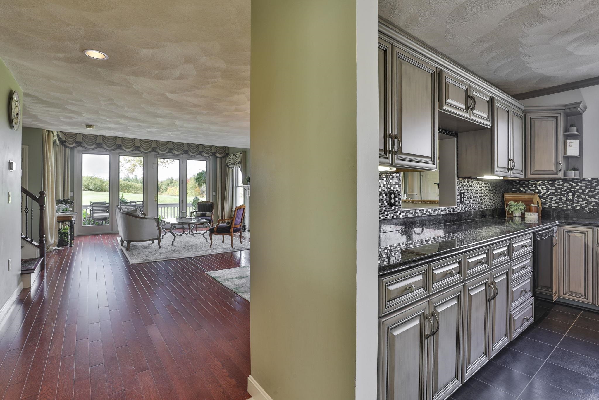 95 Hawthorne Village Road Nashua, NH 03062 - Photo 12 of 60 Gallery Image 12