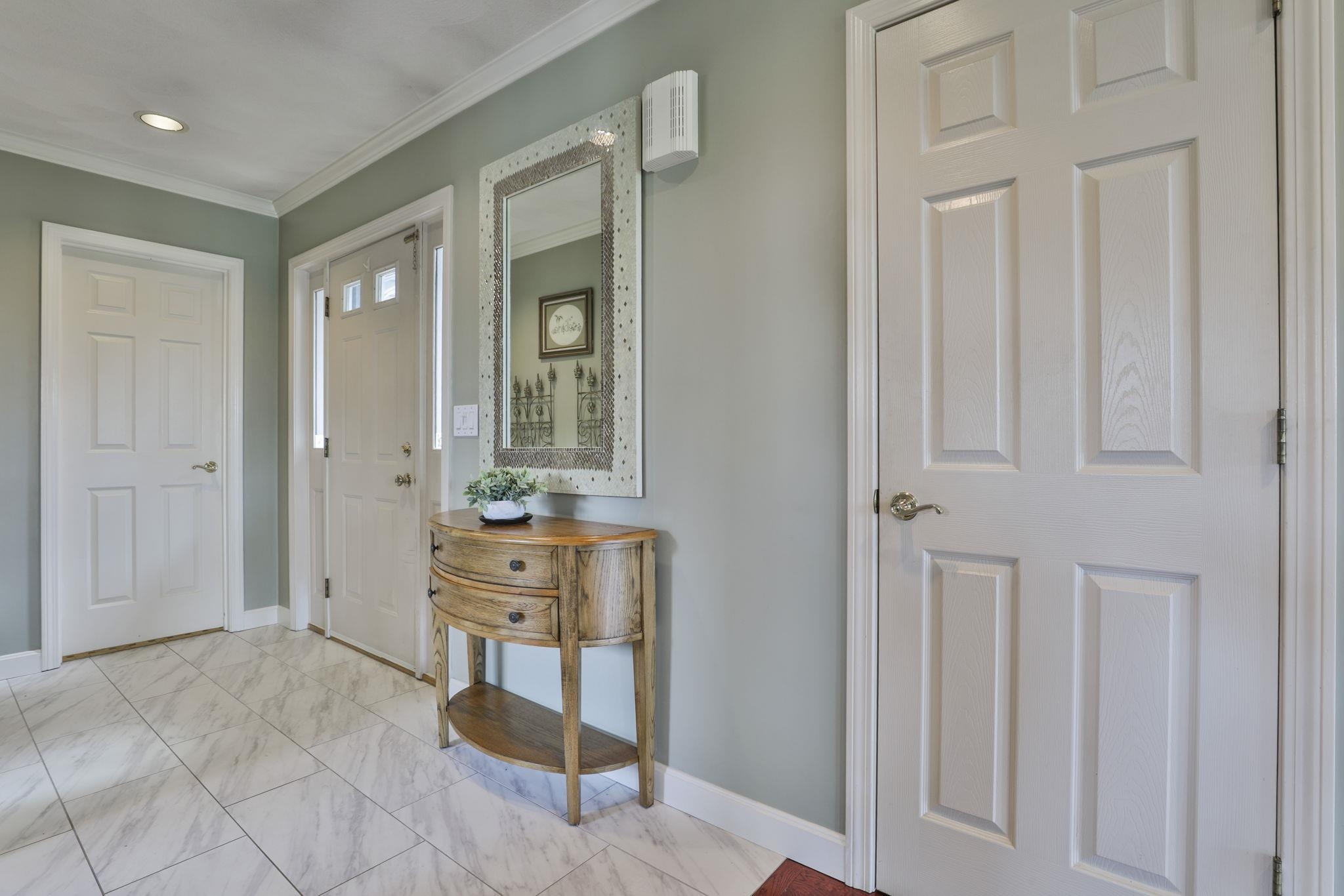 95 Hawthorne Village Road Nashua, NH 03062 - Photo 3 of 60 Gallery Image 3