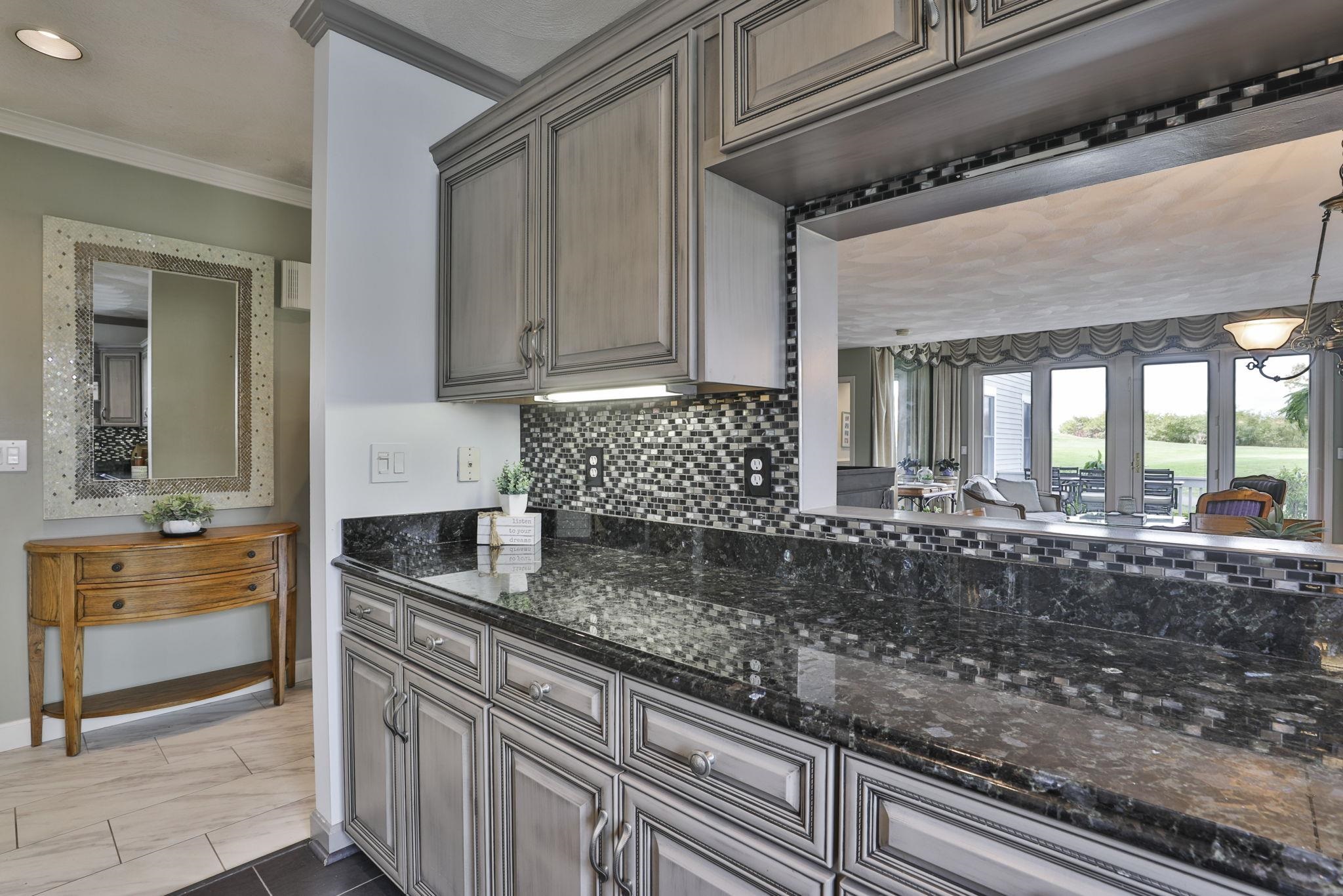 95 Hawthorne Village Road Nashua, NH 03062 - Photo 4 of 60 Gallery Image 4