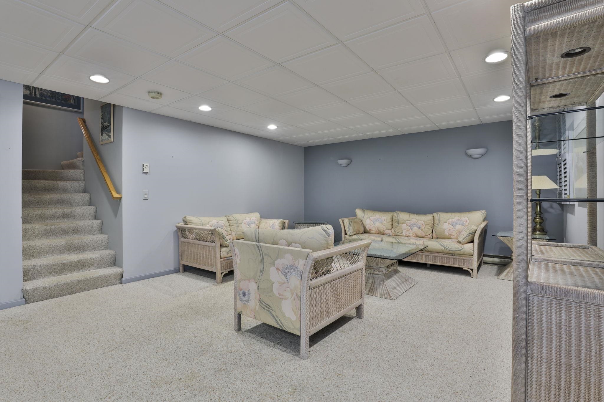 95 Hawthorne Village Road Nashua, NH 03062 - Photo 42 of 60 Gallery Image 42