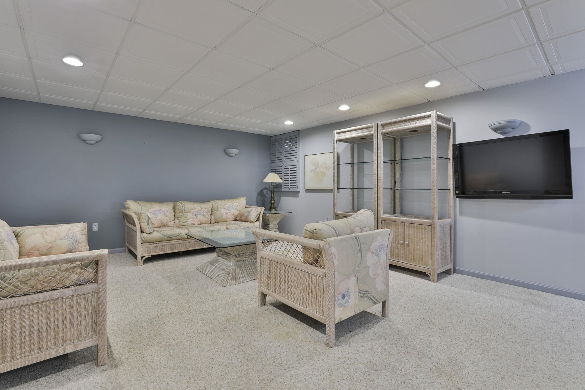 95 Hawthorne Village Road Nashua, NH 03062 - Photo 43 of 60 Gallery Image 43