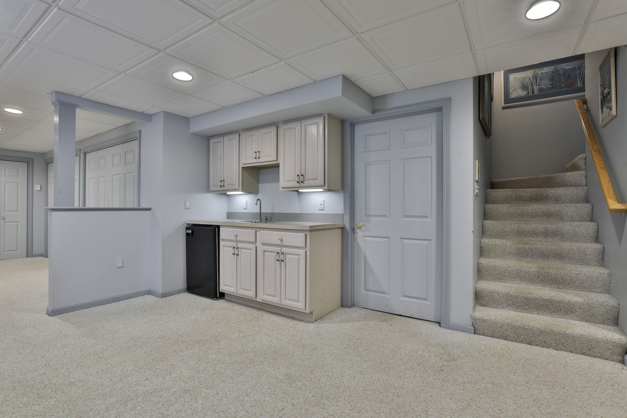 95 Hawthorne Village Road Nashua, NH 03062 - Photo 45 of 60 Gallery Image 45