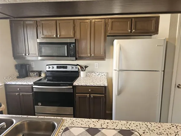 $1,150 | 1728 Crestpoint Drive, Arlington, TX 76012