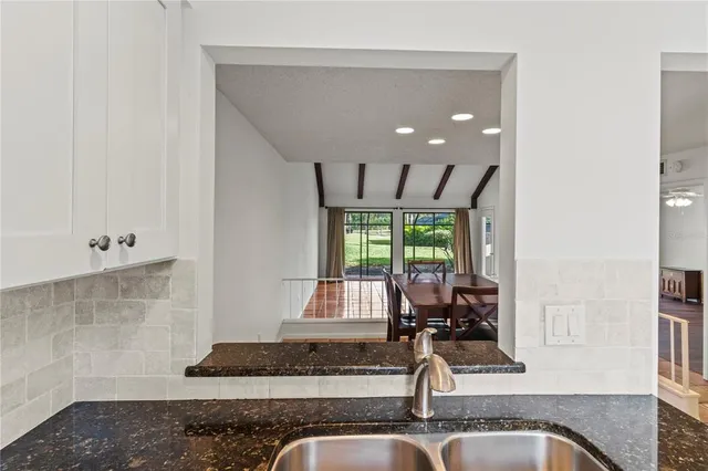 a view of entryway and kitchen