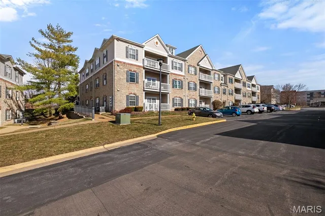 $259,000 | 1 Monarch Trace Court, Unit 307, Chesterfield, MO 63017