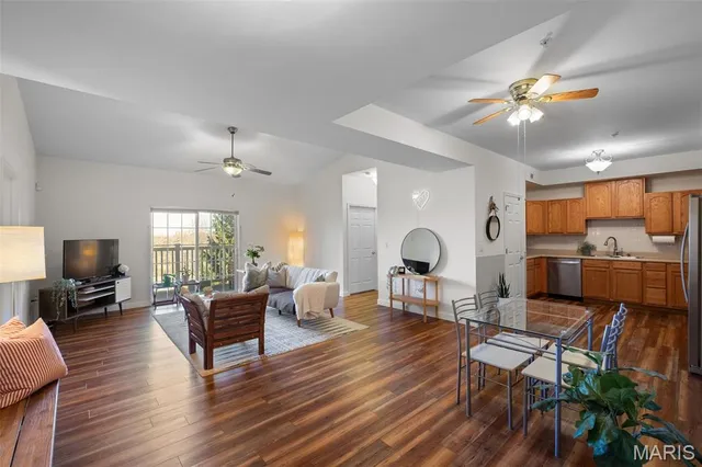 $259,000 | 1 Monarch Trace Court, Unit 307, Chesterfield, MO 63017