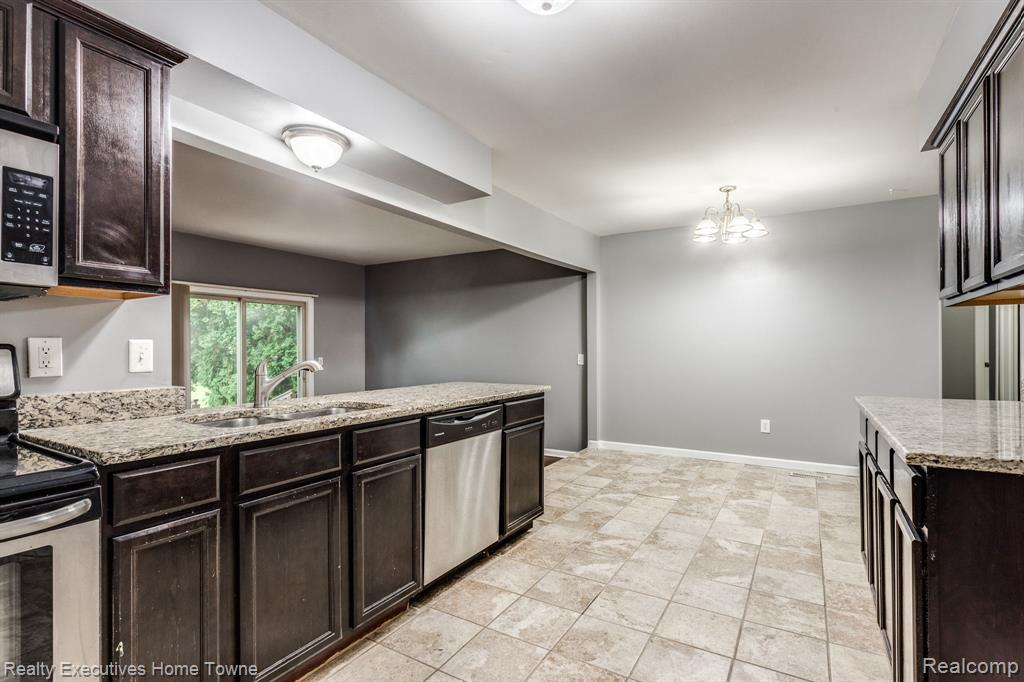2448 Oakcrest Road Sterling Heights, MI 48310 - Photo 18 of 28