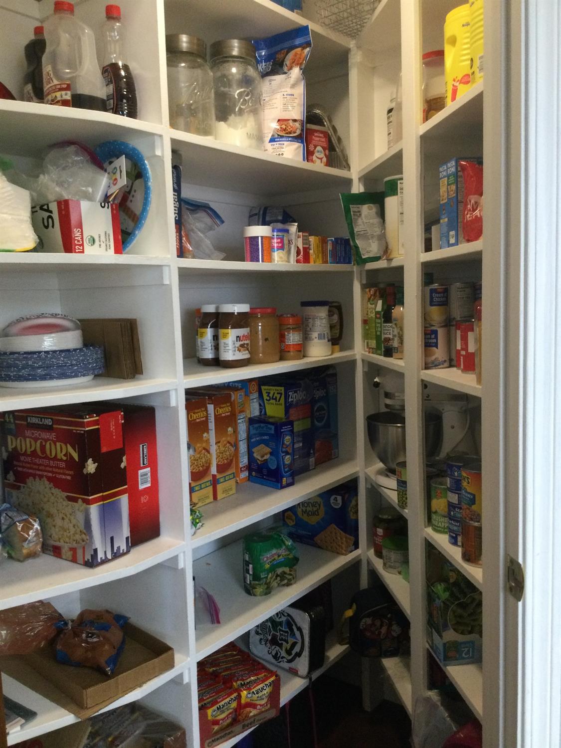 308 Monroe Street Coalinga, CA 93210 - Photo 11 of 35 a room with a book shelf