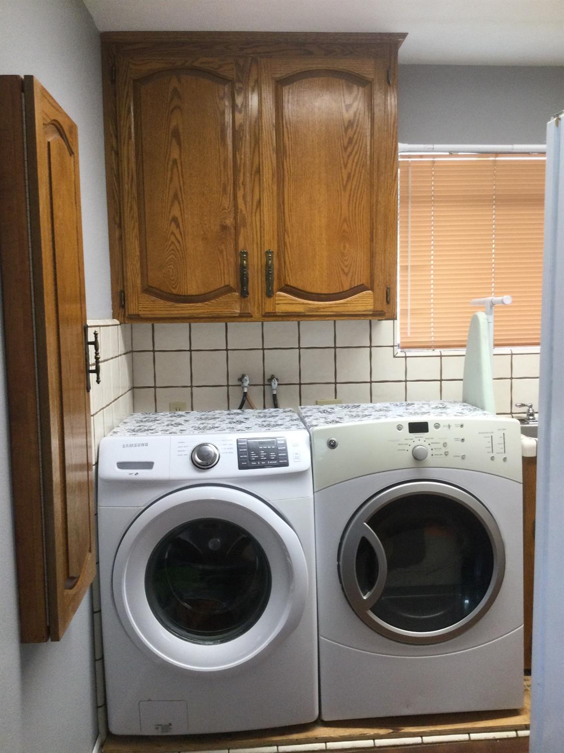 308 Monroe Street Coalinga, CA 93210 - Photo 27 of 35 a utility room with dryer and washer