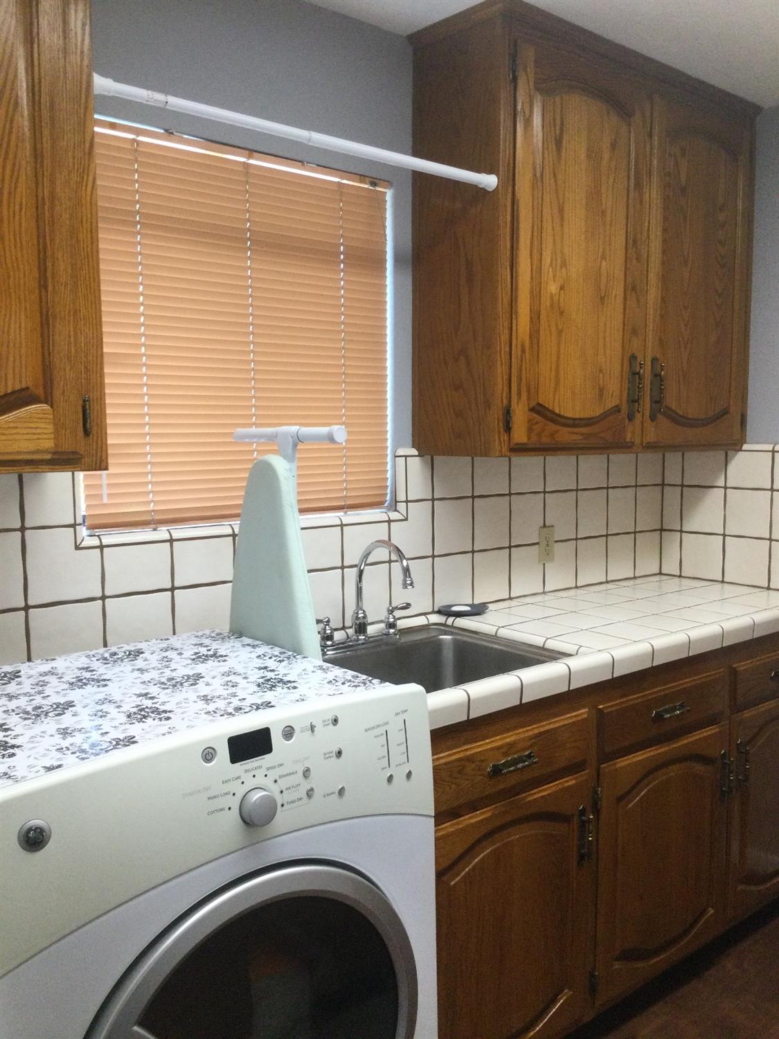 308 Monroe Street Coalinga, CA 93210 - Photo 28 of 35 a utility room with dryer and washer