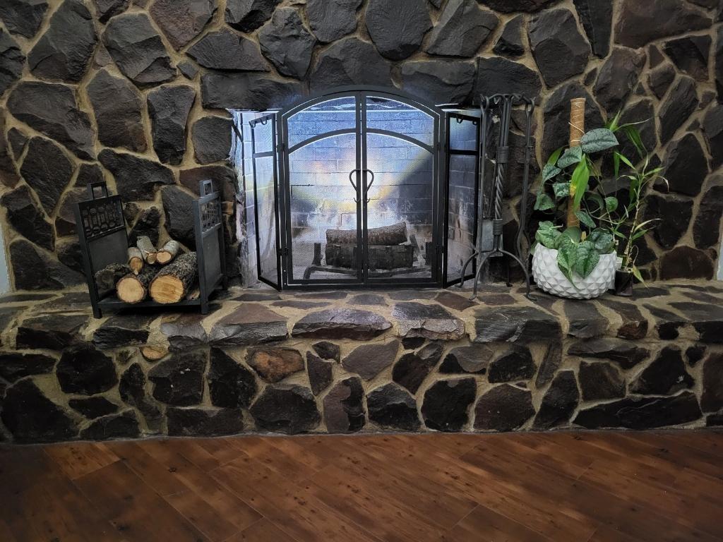 308 Monroe Street Coalinga, CA 93210 - Photo 7 of 35 a room with wooden floor