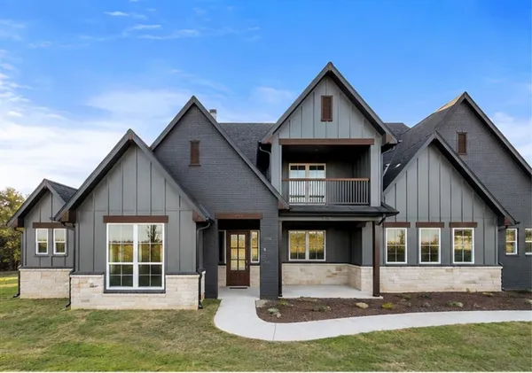 $699,000 | 554 Shoreside Drive, Corsicana, TX 75109
