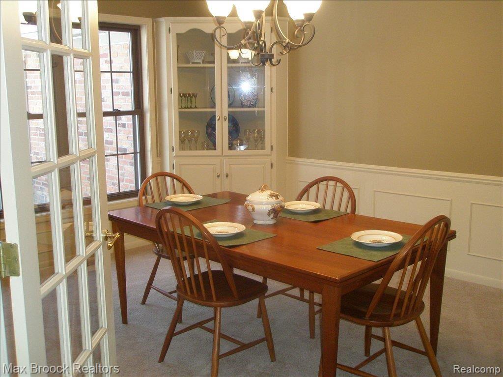 9185 Fox Hollow Road Clarkston, MI 48348 - Photo 5 of 25 Dining room hutch