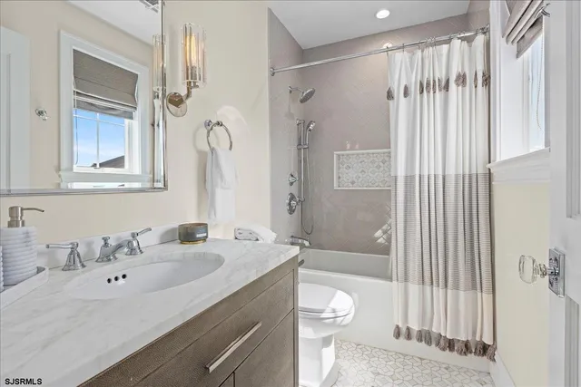 $150,000 | 428 North Pembroke Avenue, Unit FULL SUMMER RENTAL W/POOL, Margate City, NJ 08402