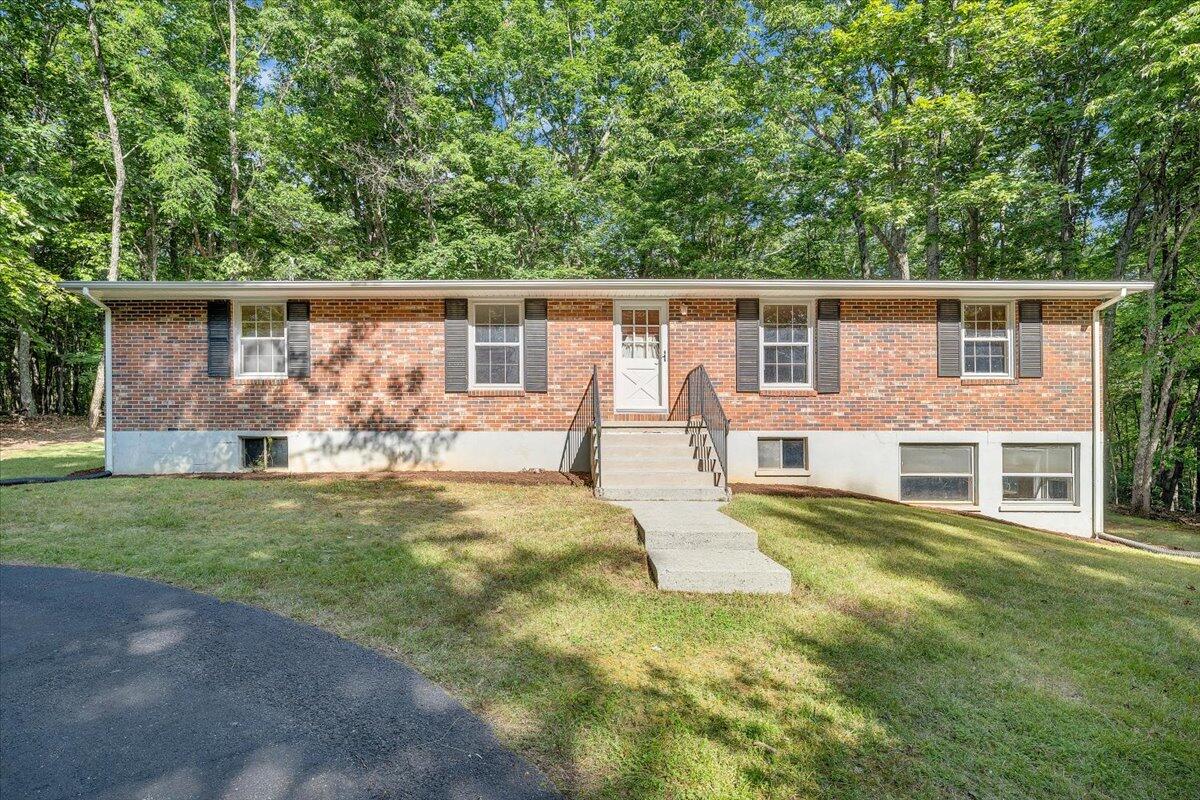 2821 Lees Gap Road Fincastle, VA 24090 - Photo 1 of 61 01-MIB05202
