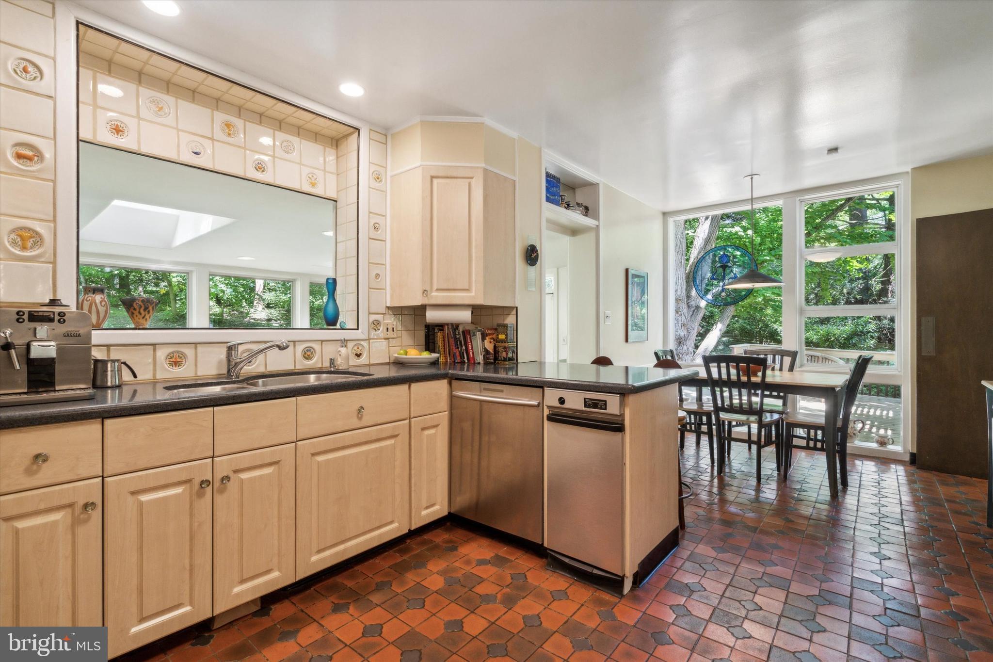 4029 Apalogen Road Philadelphia, PA 19129 - Photo 11 of 40