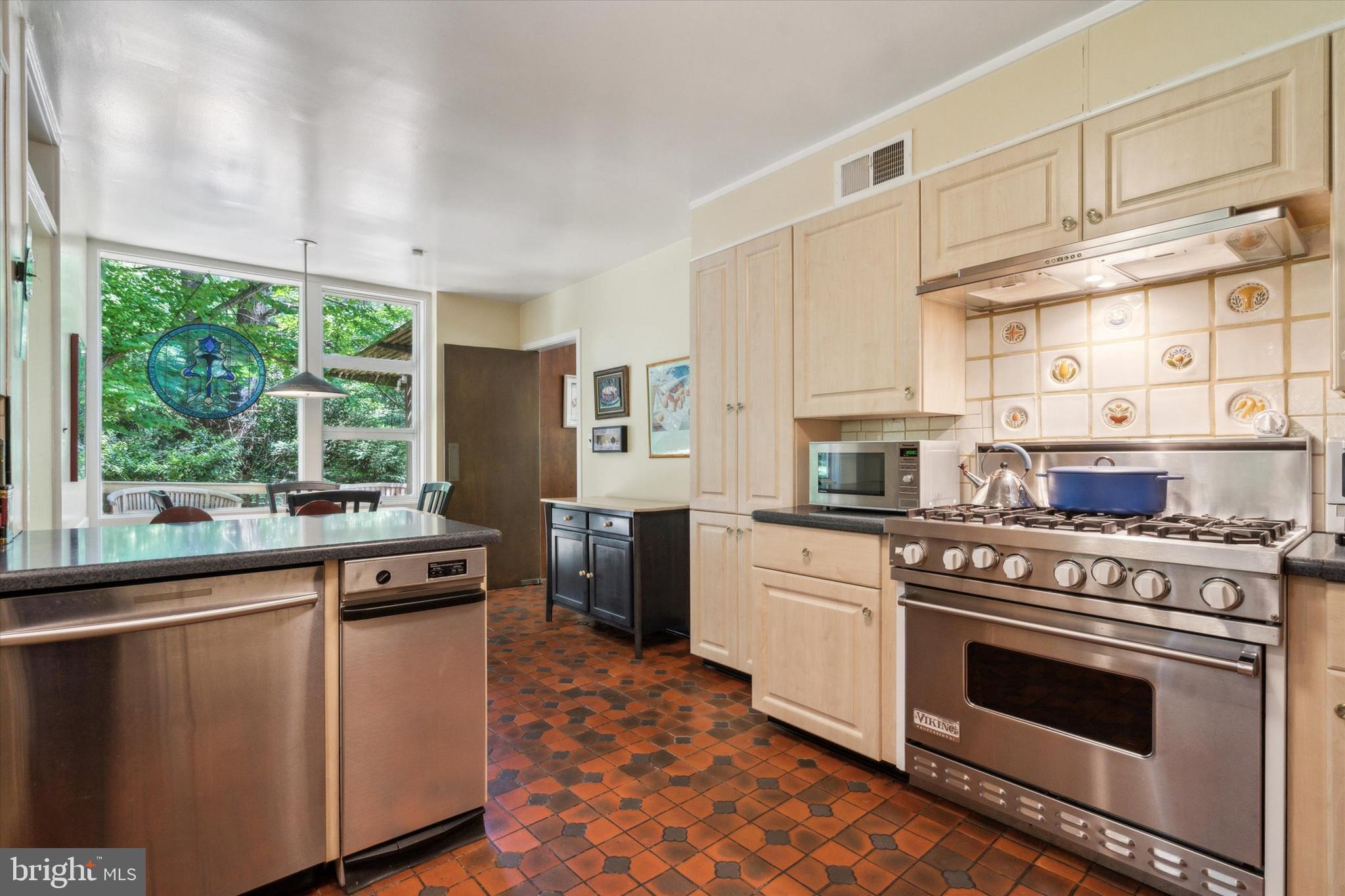 4029 Apalogen Road Philadelphia, PA 19129 - Photo 13 of 40