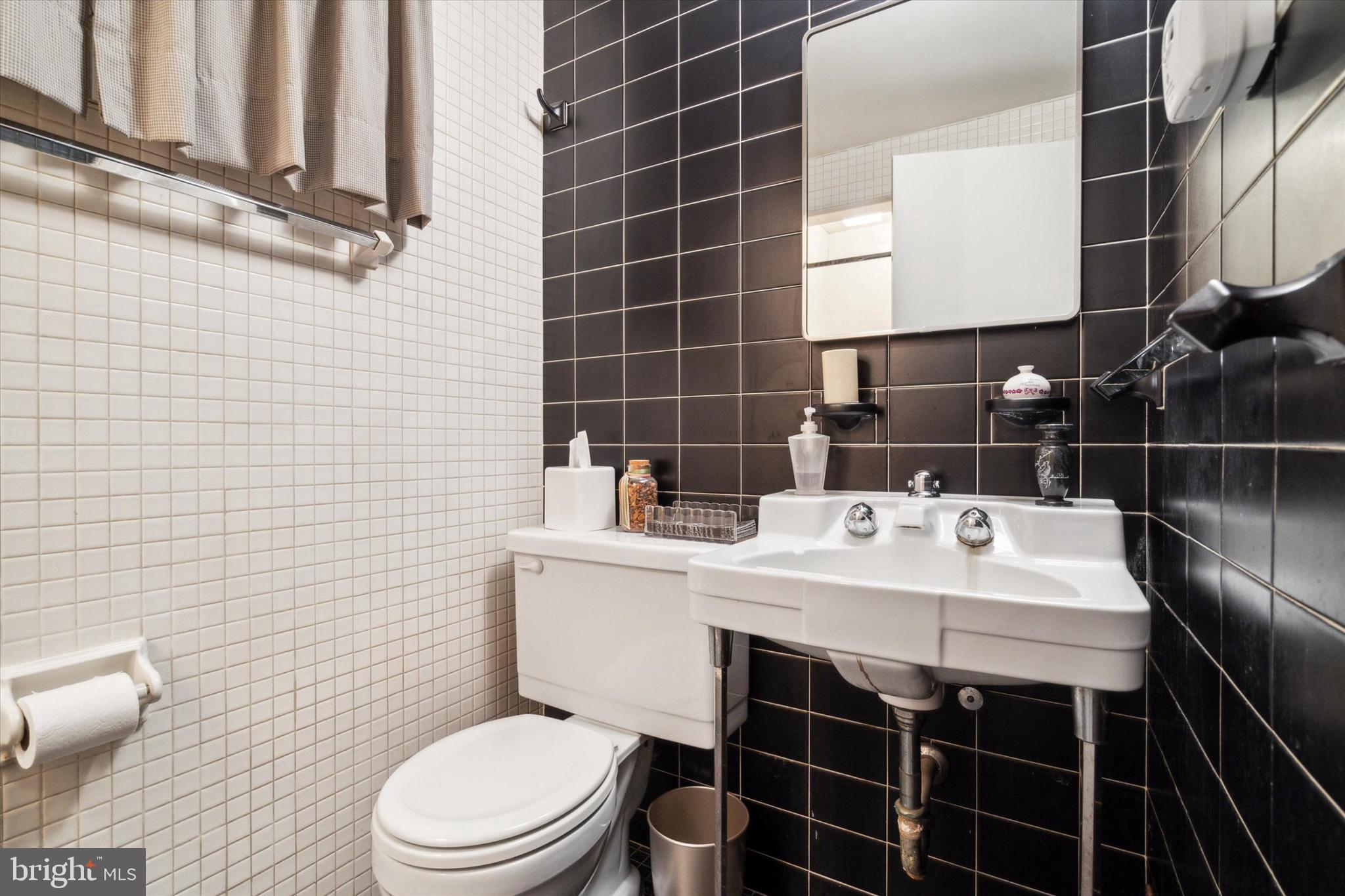 4029 Apalogen Road Philadelphia, PA 19129 - Photo 34 of 40