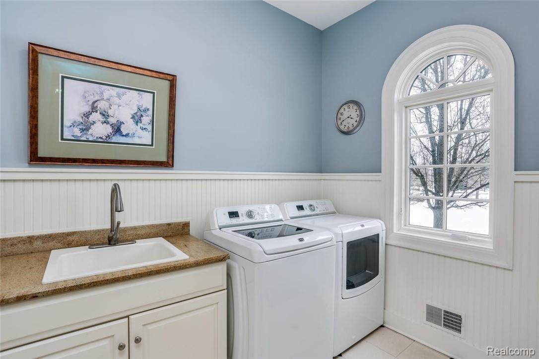 4676 Wind Ridge Court Rochester, MI 48306 - Photo 25 of 67 25 - Laundry Room.jpg