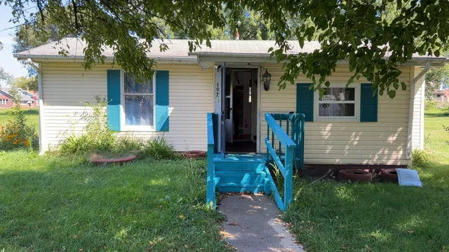 $55,000 | 107 North Walker Avenue, Morocco, IN 47963