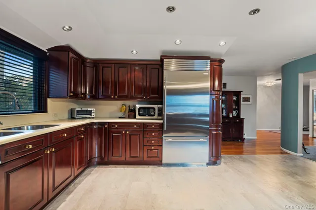 $1,495,000 | 158 Old Courthouse Road, Manhasset Hills, NY 11040