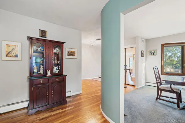 $1,495,000 | 158 Old Courthouse Road, Manhasset Hills, NY 11040