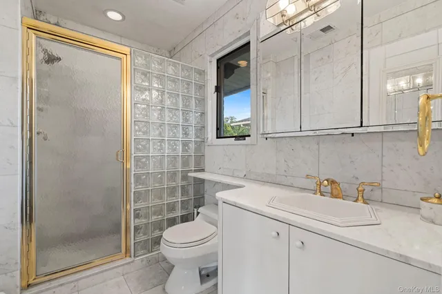 $1,495,000 | 158 Old Courthouse Road, Manhasset Hills, NY 11040