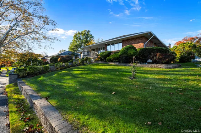 $1,495,000 | 158 Old Courthouse Road, Manhasset Hills, NY 11040