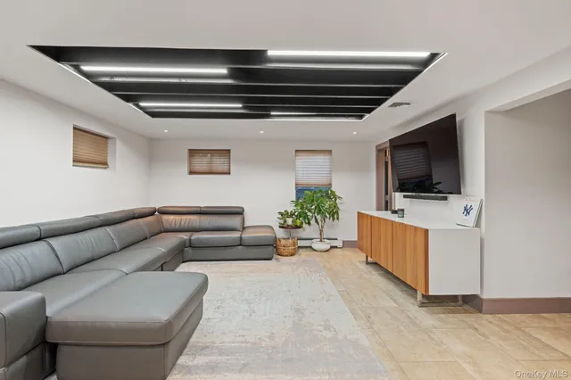 $1,495,000 | 158 Old Courthouse Road, Manhasset Hills, NY 11040