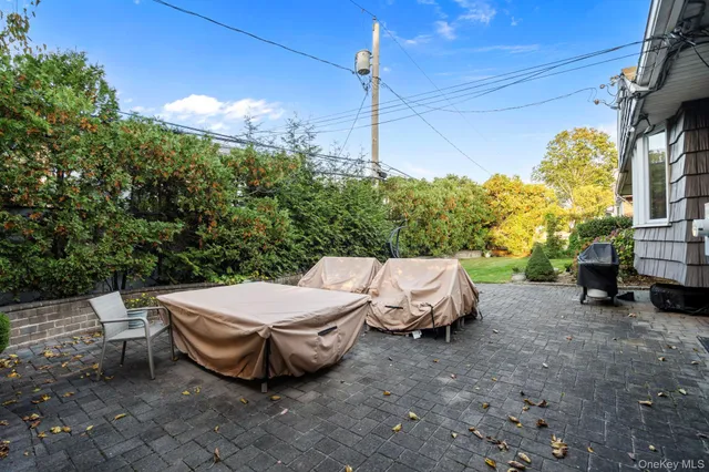 $1,495,000 | 158 Old Courthouse Road, Manhasset Hills, NY 11040