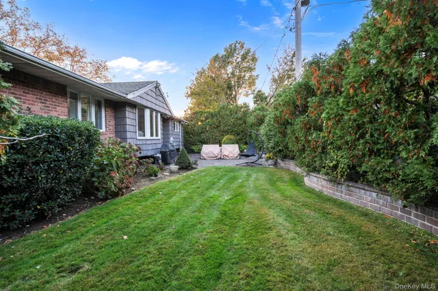 $1,495,000 | 158 Old Courthouse Road, Manhasset Hills, NY 11040