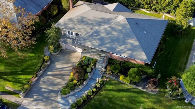 $1,495,000 | 158 Old Courthouse Road, Manhasset Hills, NY 11040