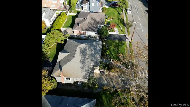 $1,495,000 | 158 Old Courthouse Road, Manhasset Hills, NY 11040