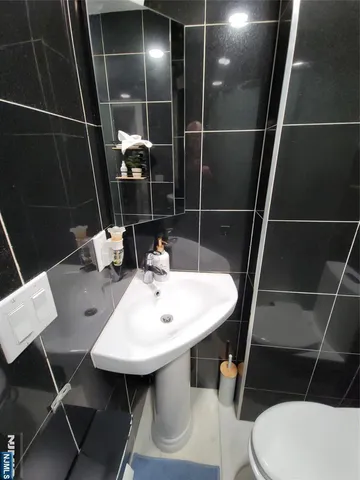 $725,000 | 576 Ridgeland Terrace, Englewood, NJ 07631