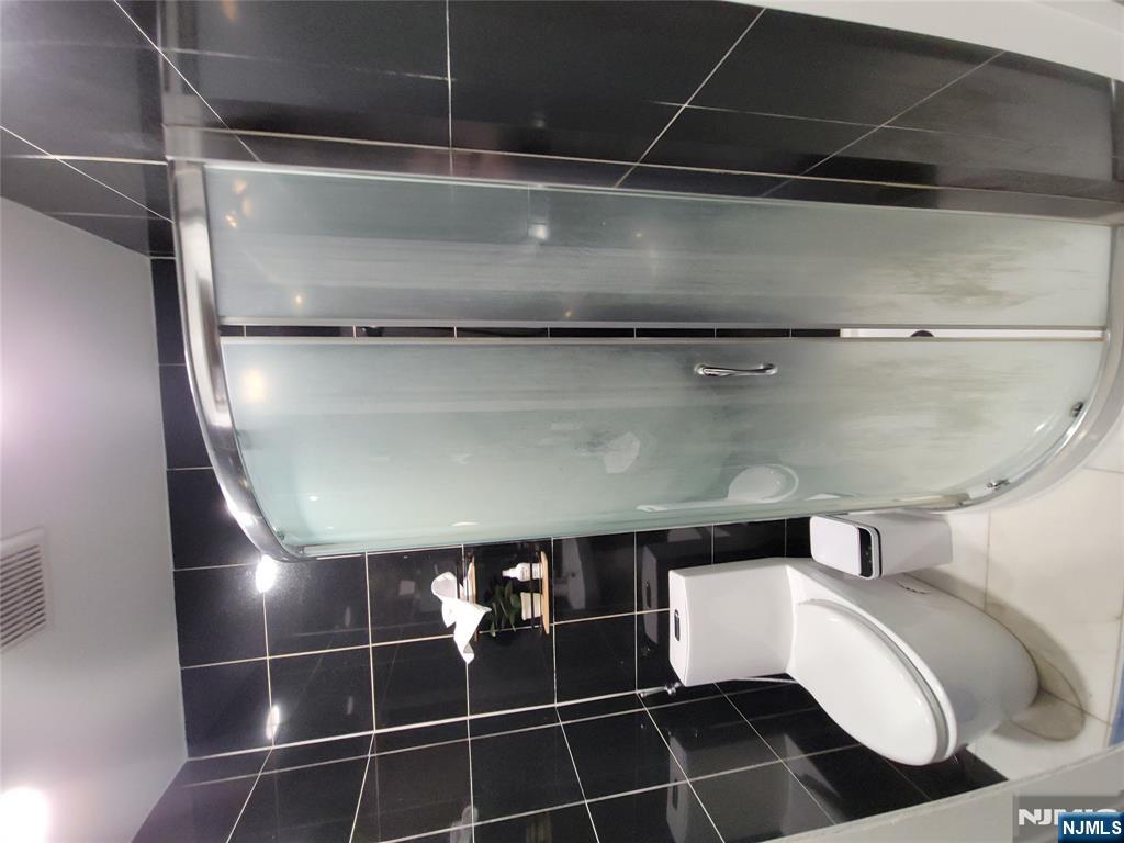 576 Ridgeland Terrace Englewood, NJ 07631 - Photo 8 of 22