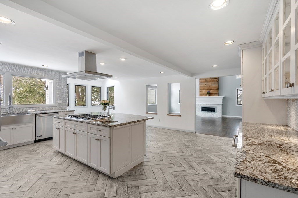 5 Dwhinda Road Newton, MA 02468 - Photo 4 of 42